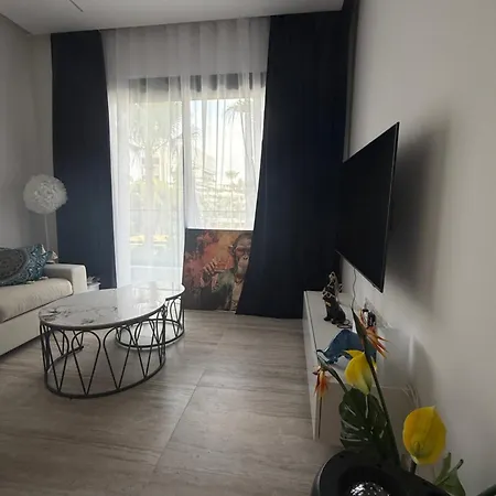 Pool View Apartment With Large Terrace 5 Min Walk To The Sea Apartament Limassol