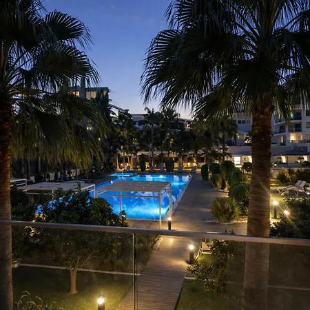 Pool View With Large Terrace 5 Min Walk To The Sea Daire Limasol