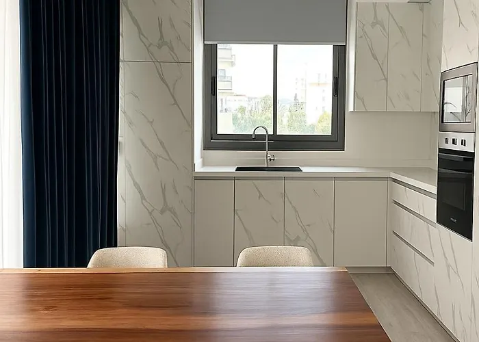 Pool View Apartment With Large Terrace 5 Min Walk To The Sea Apartament Limassol