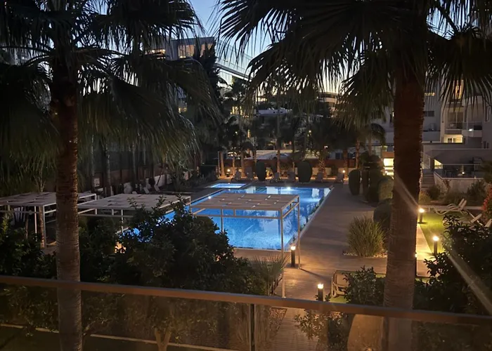 Pool View Apartment With Large Terrace 5 Min Walk To The Sea Apartament