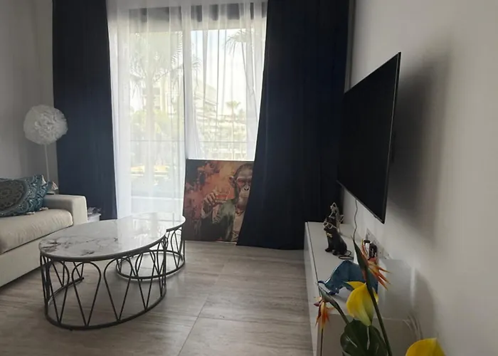 Pool View Apartment With Large Terrace 5 Min Walk To The Sea Apartament Limassol