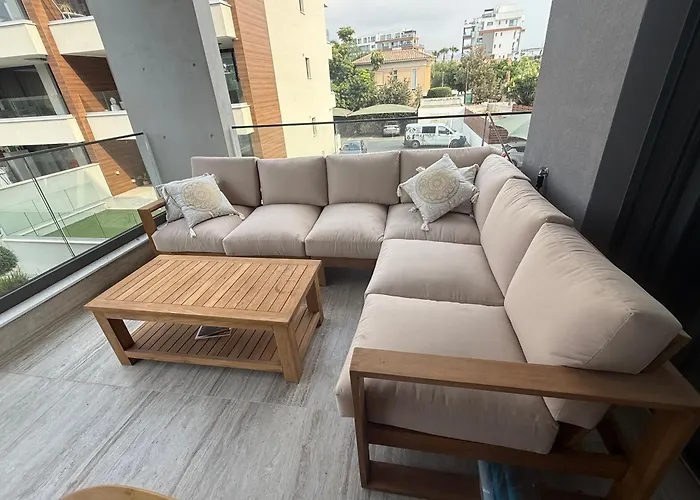 Pool View Apartment With Large Terrace 5 Min Walk To The Sea Limassol