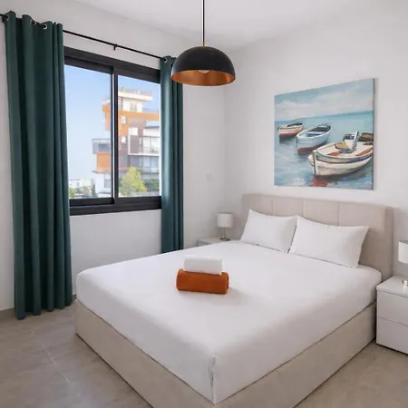 Pool View With Large Terrace 5 Min Walk To The Sea Limassol